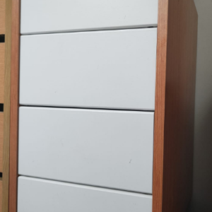 Cajonera Oferta 36 cm ancho x 55 cm fondo (4-Cajones 16 cm Cerrados Blancos); Alto 68.3 cm. Sin zócalo. Color Cerezo Duero Armazón